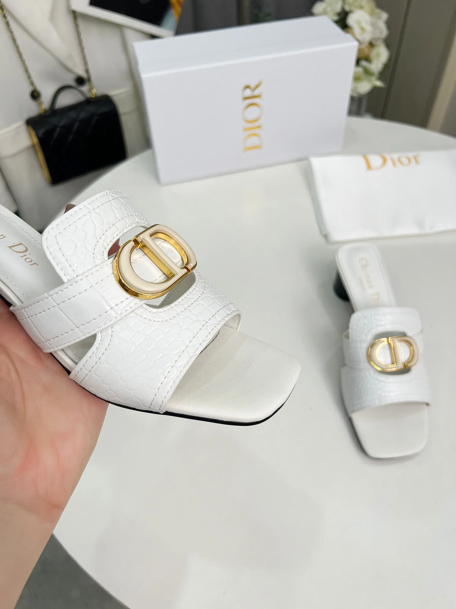 👟👟Ex-factory price 380👟👟 Genuine leather bottom +30 Dior spring and summer new style, cowhide surface, sheepskin lining + double-layer buckle, heel height 4.5cm, size 35-42